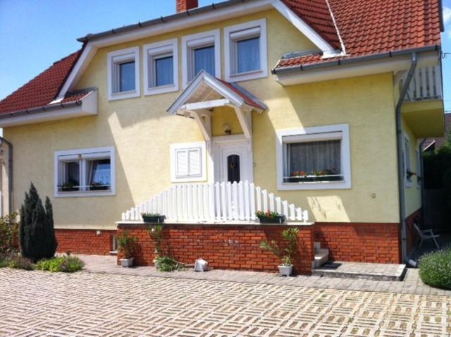 Gyoergyi Haus Hotel Bük Exterior foto
